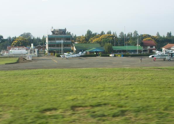 Serengeti-7029.jpg - Arusha Airport and tower