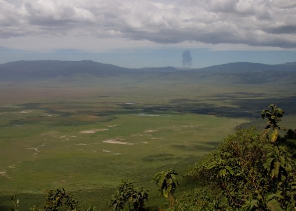 Serengeti-3462.jpg - crater with volcanic plume in the distance